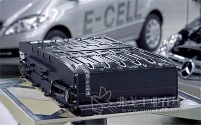 图1 梅赛德斯奔驰公司的A级E-Cell电池组开始在Rastatt工厂生产，他们的电动汽车采用锂离子电池