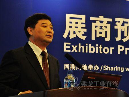 中国工程机械工业协会(CCMA)副会长兼秘书长、北京天施华工国际会展有限公司(BAICE)总经理苏子孟先生发言对工程机械行业运行进行分析和阐述BICES 2013的重大举措