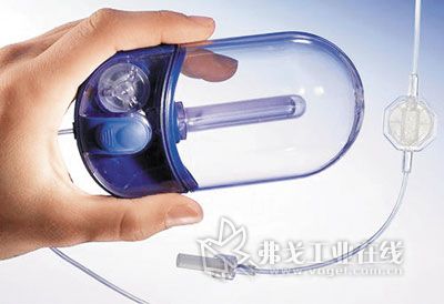 这种小型机械注射泵是用拜耳材料科技的高耐脂、可消毒和具生物相容性的Makrolon Rx PC制成的