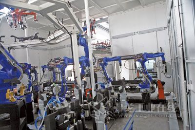 机器人柔性自动化焊接生产线_机器人柔性自动