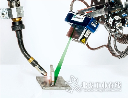 在3D传感器的帮助下可以自动的避免焊接轨迹的碰撞