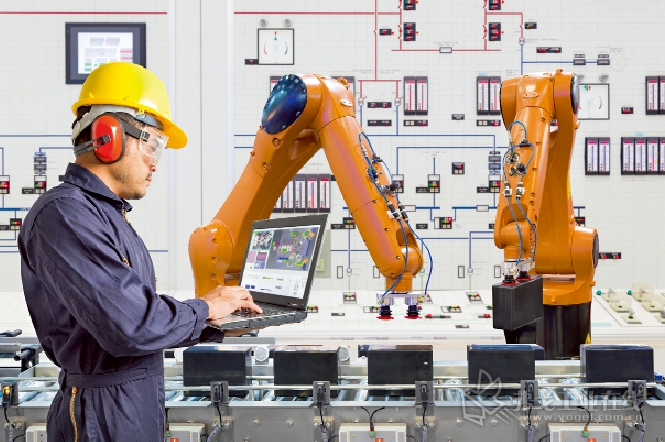 未来，机器人将会承担越来越多标准性的工作任务，而专业人员则会承担其他的工作任务