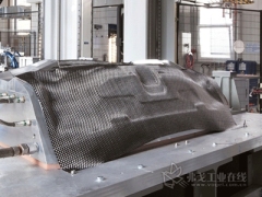 用于制造碳纤维部件的全自动预成型生产