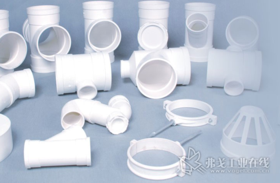 注塑机常用于PVC管材接头的生产。图中所示是各种PVC管接头产品